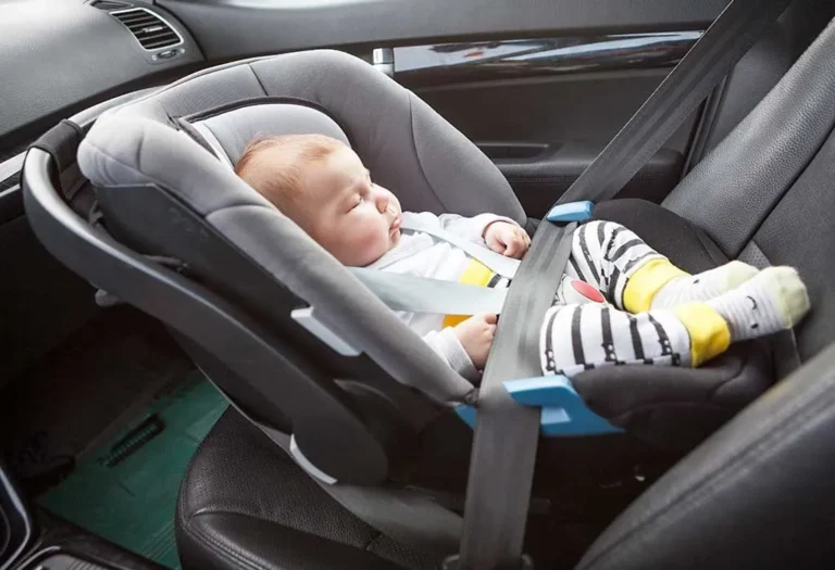 Bébé dos à la route jusqu'à quel âge
