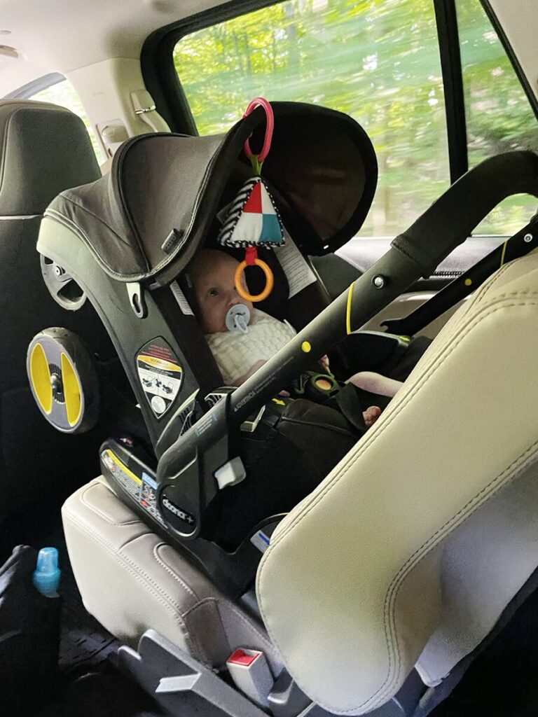 poussette Doona siège auto voiture