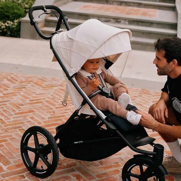 Cybex Avi Spin poussette 3 roues