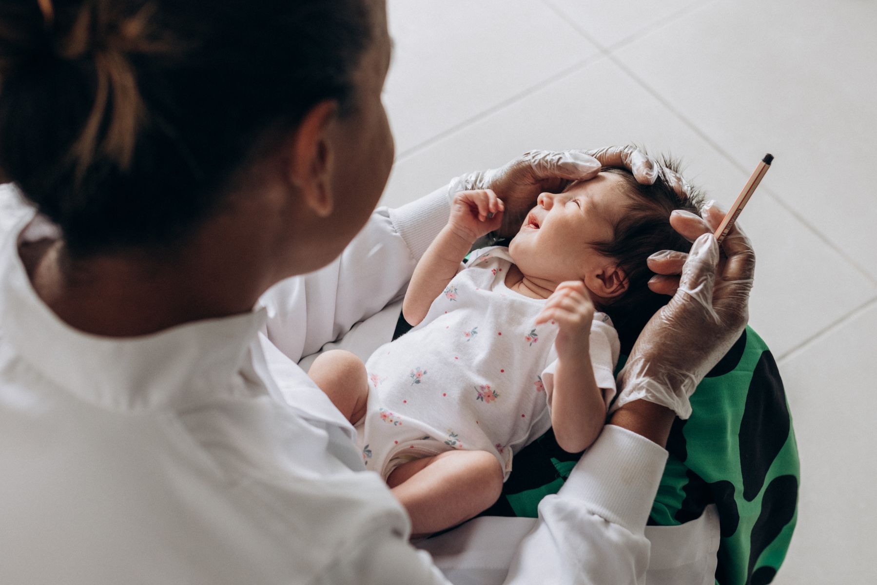 Suivi de la croissance de bébé chez le pédiatre