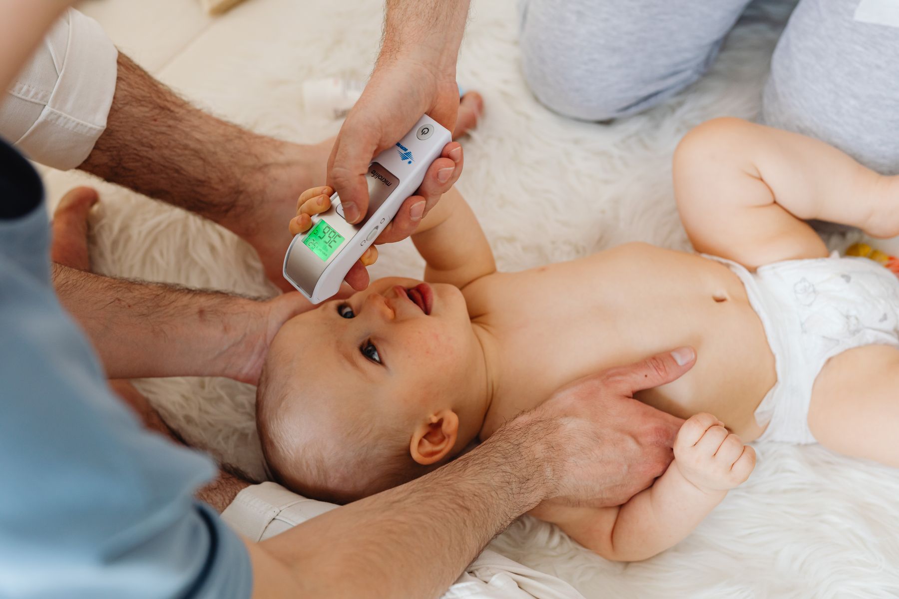 Thermomètre utilisé pour mesurer la fièvre de bébé